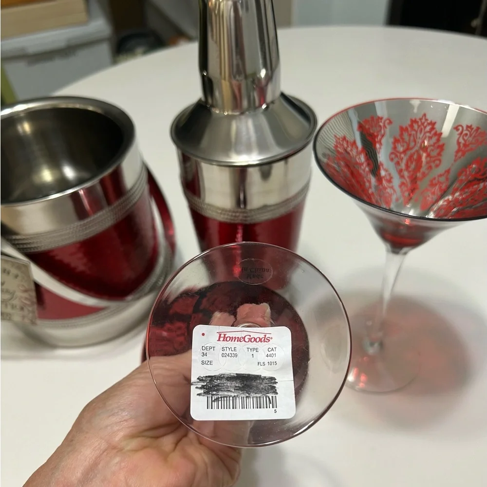 NWT BEAUTIFUL 4 PIECE BARWAR SET  icebucket/shaker/2brocade martini glasses